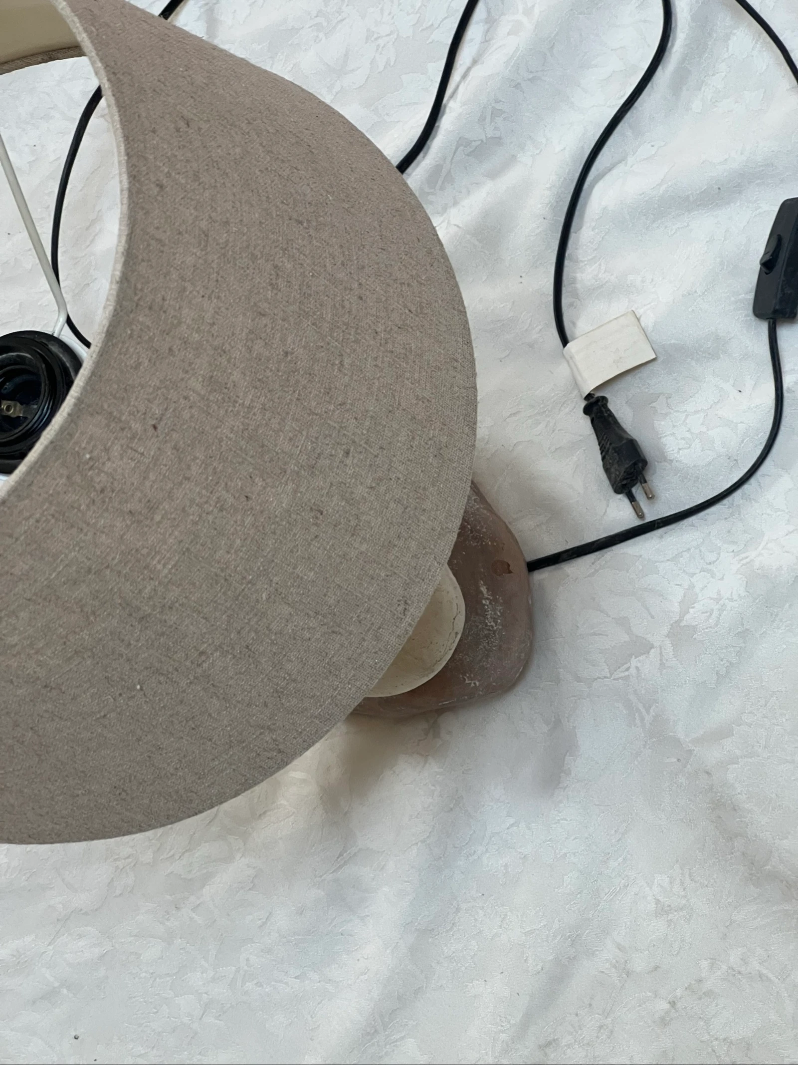 Beige colored lamp base and lampshade. – photo 6